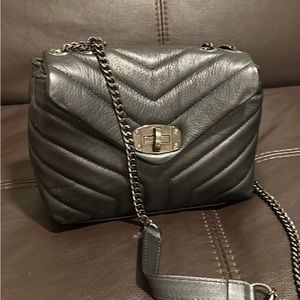 Leather shoulder bag.